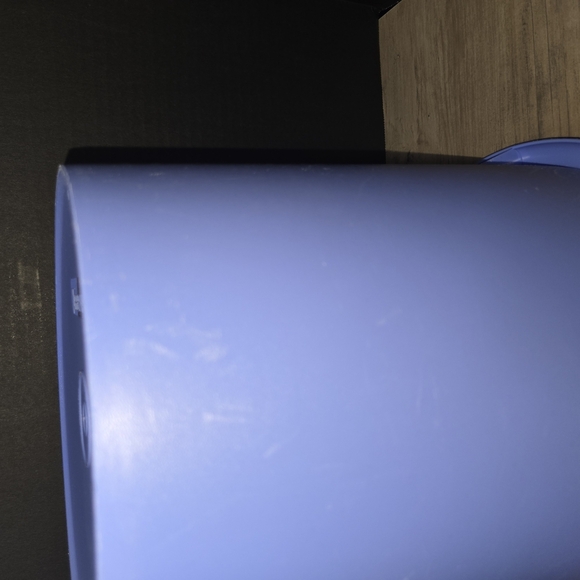 Tupperware 9 qt storage container with lid 255 and 1203 - Picture 5 of 9